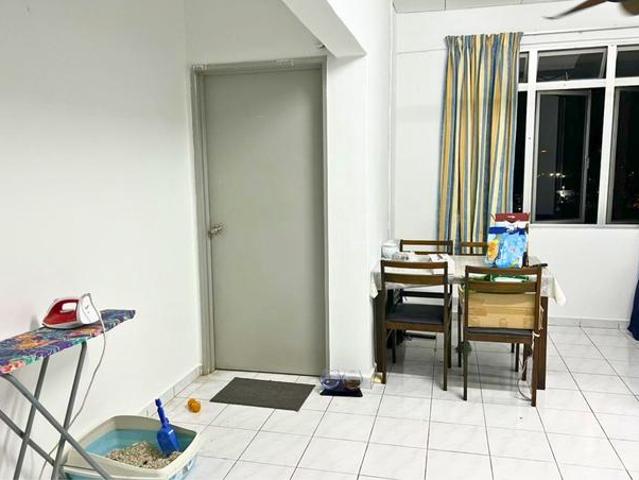 Azuria 700sqft Renovated 1 Carpark Tanjungt Bungah