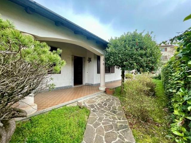azzate vegonno villa singola unifamigliare + 800 mq di giardino circostante