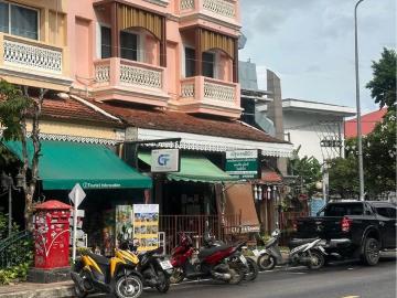 B009 ขายตึก 3 ชั้น ในคูเมืองเชียงใหม่ ต.ศรีภูมิ อ.เมืองเชียงใหม่ จ.เชียงใหม่