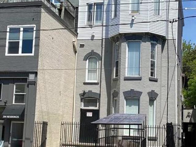B105 206 Carlton Street, Toronto, ON, M5A 2L1 house for lease | Listing ID C13067 | Royal LePage