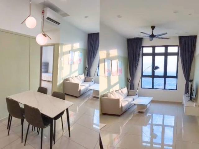B11 Parkland FREEHOLD Fully Furnish 2 Rooms Next to MRT unit for SALE