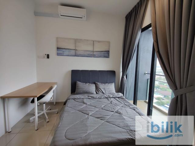 B11 Parkland Middle Room With Balcony, Female Unit, Waliking Distance to MRT Batu 11 Cheras