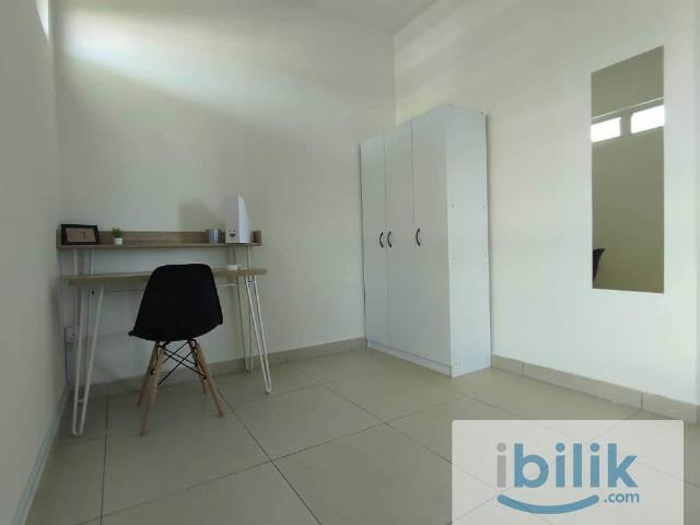 B125 RD All Female & Muslim Only Master Room A at Residensi Suasana, Damansara Damai