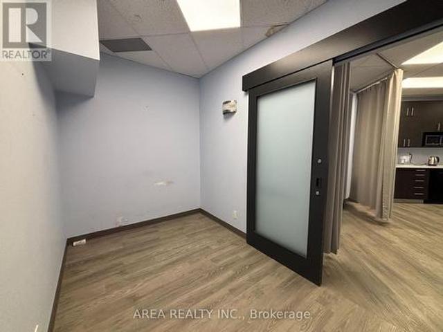 B132 121 King Street W, Toronto, ON, M5H 3T9 commercial for lease | Listing ID C12935 | Royal LePage