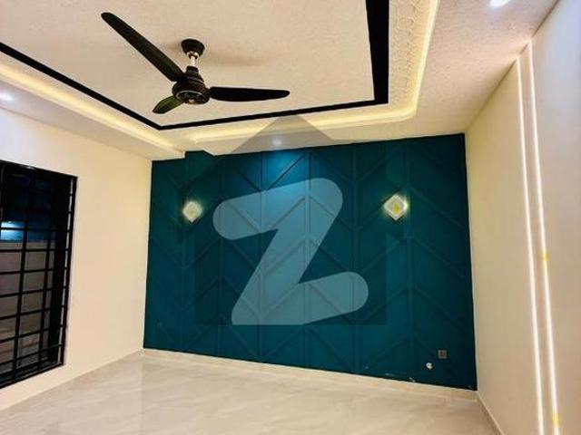 B17 E Block 8 Marla Top Location Cornor House Available For Sale MPCHS Multi Gardens