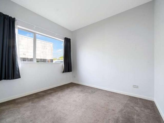 B/4 Glenvil lane, 1801, Waitakere City