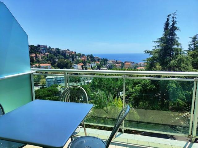 B51 A Sanremo in moderno e prestigioso complesso RTA appartamenti con terrazzo
