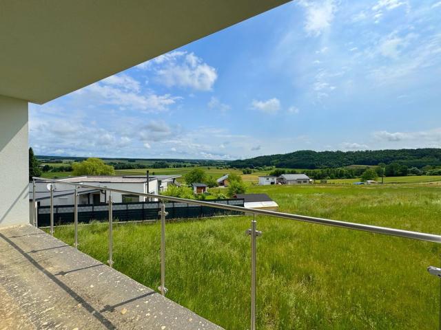 B O C K S D O R F Sonniger Bungalow mit Panoramablick und Erstbezug!