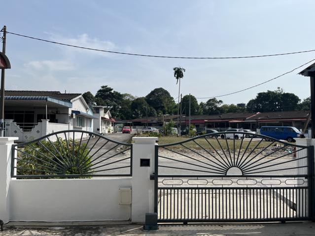 B Garden Long Driveway Terrace House 1 Storey