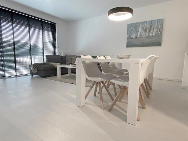 B House Superb new Furnished apartment 3 bedrooms