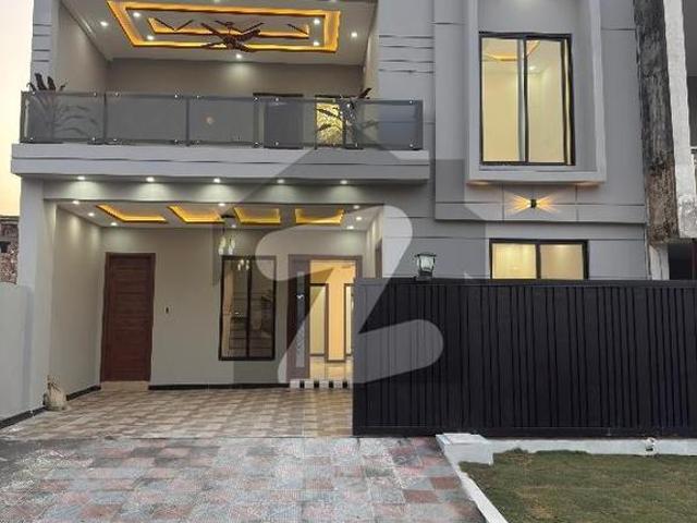 B 17 C1 Block 30*60 Luxurious Top Class Location House For Sale, MPCHS Block C1