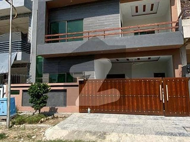 B 17 C 1 Block 30x60 House For Sale