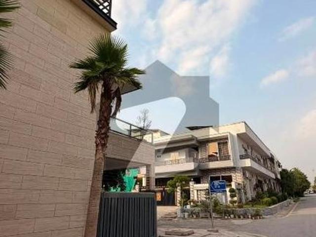 B 17 C Block | 14 Marla Corner Designer House for Sale | Prime Location MPCHS Block C