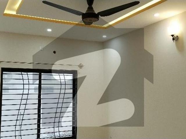 B 17 House For Sale 8 Marla MPCHS Multi Gardens