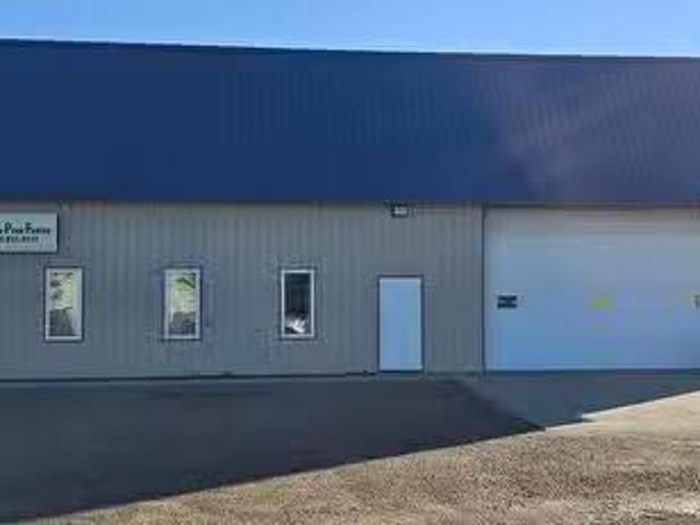 B 1009 6Th Street, Estevan, SK, S4A 1A5 commercial for lease.