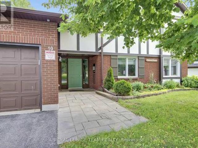 B 10 Stonehill Court, Ottawa, ON, K2M 1E5 condo for sale | Listing ID X13525 | Royal LePage