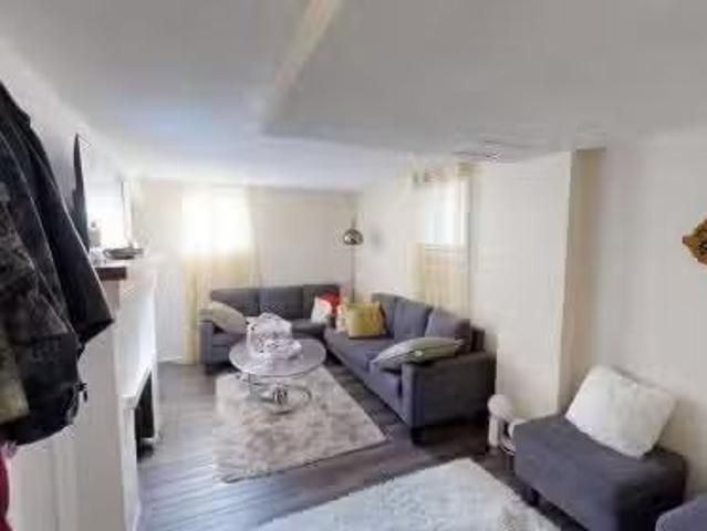 B 1212 7 Avenue South, Lethbridge, AB, T1K 1J6 house for lea.