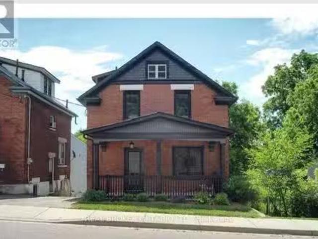 B 137 Madison Avenue S, Kitchener, ON, N2G 3M4 investment.