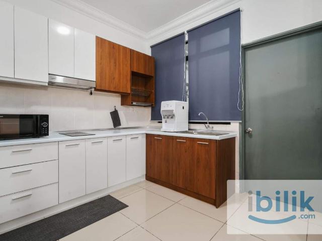B 13A 11 ROOM 1