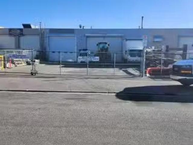 B 4224 16 Street Se, Calgary, AB, T2G 3S3 commercial for lea.