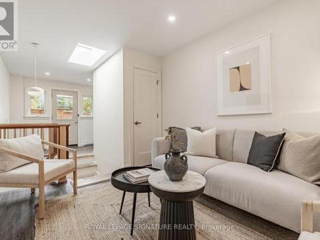 B 54 Pasadena Gardens, Toronto, ON, M6S 4R5 house for lease | Listing ID W13156 | Royal LePage