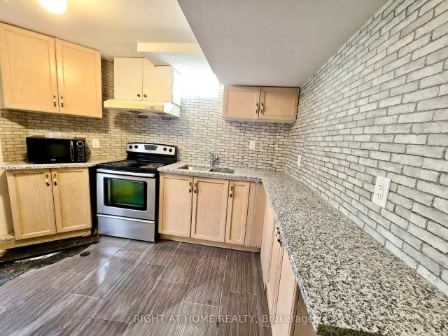 B 55 Velvet Grass Lane, Brampton | 1Beds/1Bath, Townhouse, $1,900/mo | Condos. Ca