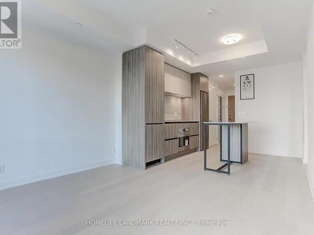 B 532 7950 BATHURST STREET
