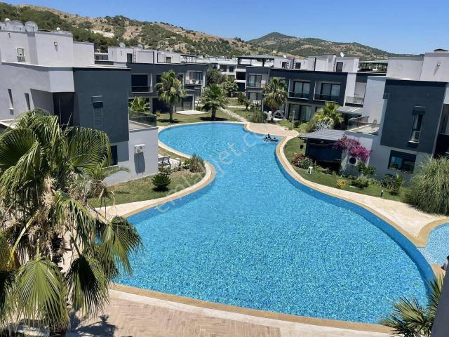 Bağyeri Evlerinde Havuzbaşında Kiralık Villa