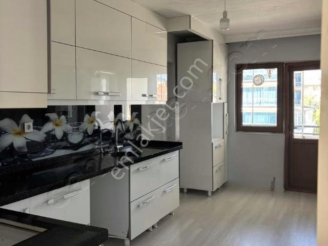 Başak Caddesinde Köşe Başı Satılık Yapılı Dubleks