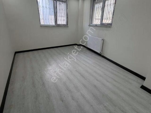 Başakşehir Güvercintepe Acil Satılık 1+1 Yüksek Bahçe Kat