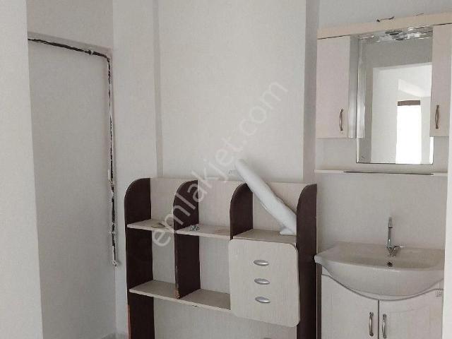 Başakta Cadde 30 Met Boş Dükkan