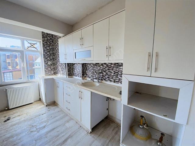 Başar Gayrimenkulden Bulvara Cephe Temiz 2+1 Kiralık Daire