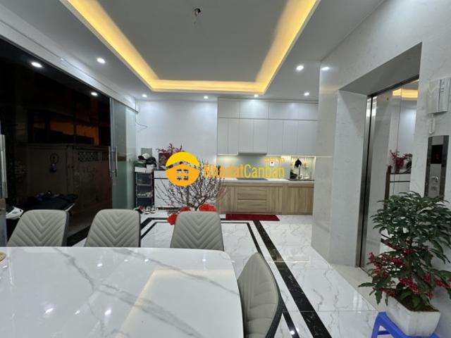 Ba bước ra phố hộ khẩu hai bà 1 căn độc lập thang máy ngõ thẳng ngay ngã tư chợ mơ