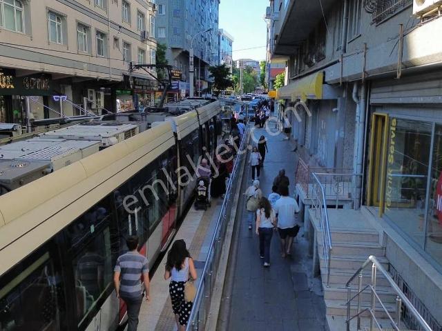 Bağcılar Tramvay Son Durağında 550 M2 Dükkan