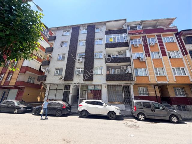 Bağcılar Yıldıztepe Mah Kiralık Daire 2+1 90m2 3 Kat