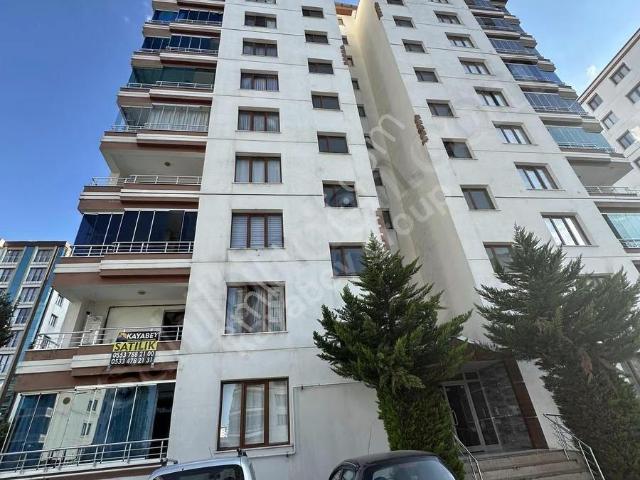 Bağcılar Yeni Hal Bitiminde Satılık 3+1 Daire