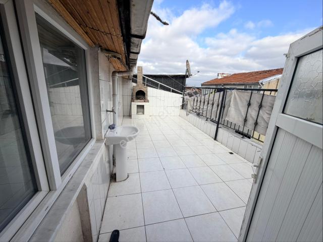 Bağcılar Barbaros Mahallesi Kiralık Eşyalı 1+1 Teras Katı 25.000₺