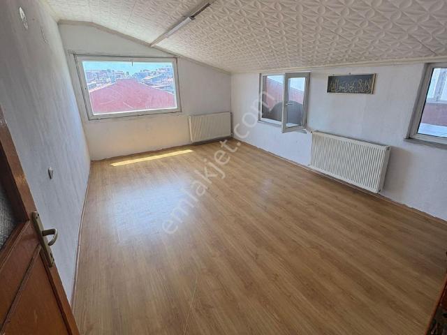 Bağcılar Fatih Mah. 2+1 Kiralık Daire çatı Katı