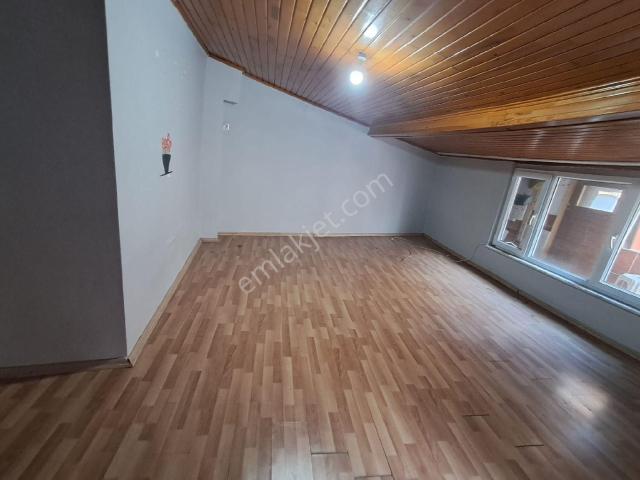 Bağcılar Fatih Mh. 1+1 Kiralık Çatı Katı doğalgaz Yok