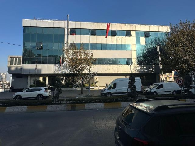 Bağcılar Göztepe Mahallesi Ana Cadde Üstü Satılık Ticari Bina