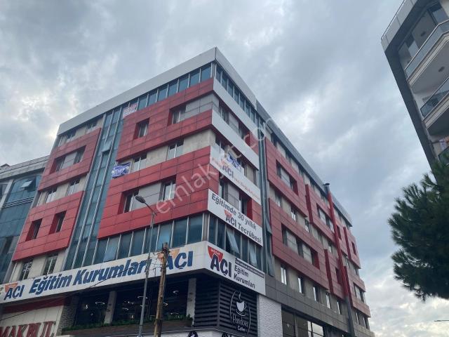 Bağcılar Meydana Yakın 650m2 6.kat Kiralık İş Yeri