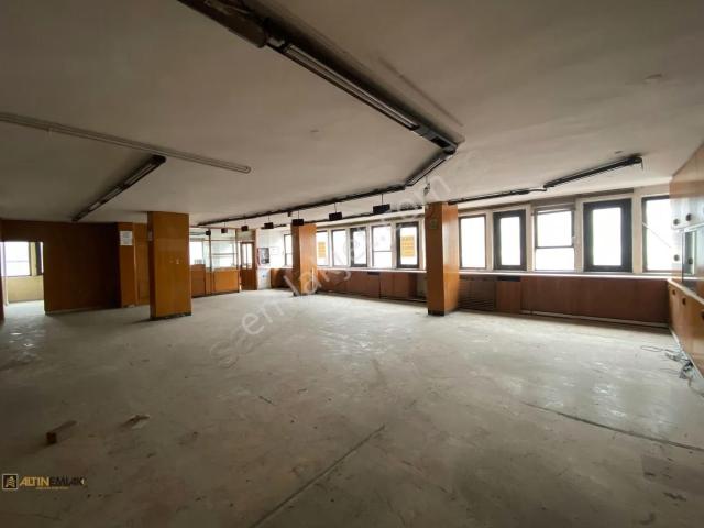 Bağcılar Meydanda 150 M2 Ofis Katı