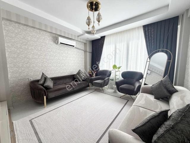 Bağcıların En Merkezi Konumunda 2+1 Ara Kat Cadde Cepheli Daire!