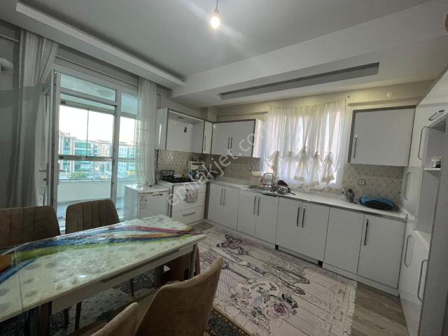 Bağcıların Kalbi Göletli Civarında Bakımlı 3+1 Satılık Daire