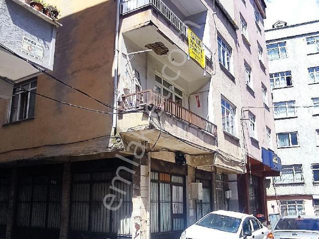 Bağcılar Çınar Mah.de 3 Katlı Köşe Bina