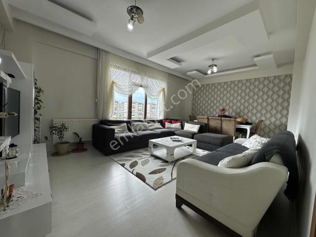 Bağcılarda Siverek Caddesine Yakın Önü Açık Masrafsız Geniş 3+1