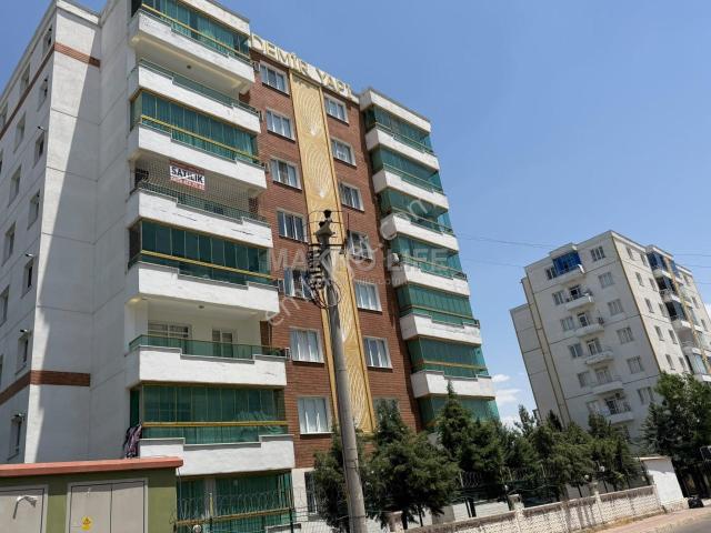Bağcılarda Zana Düğün Salonu Arkasında 2,5+1 Acil Satılık Daire