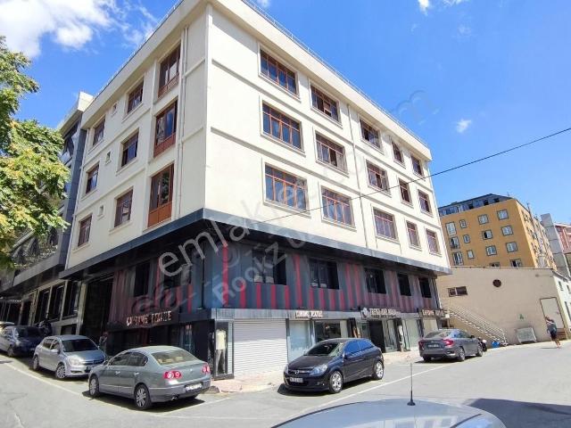 Bağcılar'da 1.965 M² Kiralık Yeni Bina Çift Asansörlü İskanlı