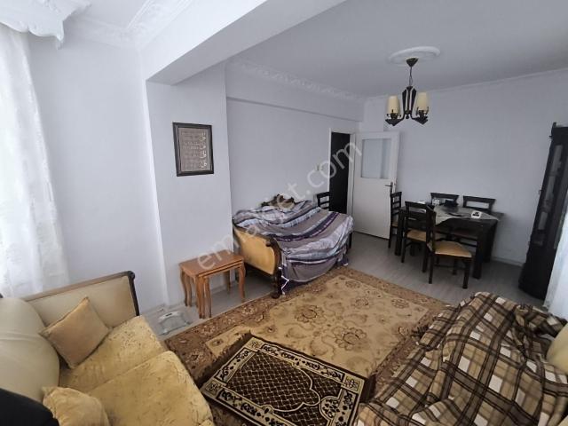 Bağcılarda 1. Kat 2+1 65 M2 Masrafsız