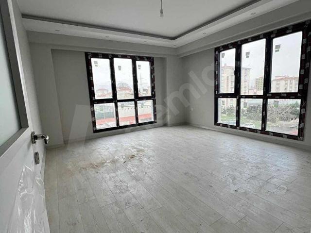 BAĞCILAR FEZA PARK EVLERİ'NDE MAHMUTBEY METRO YANI SIFIR DAİRE